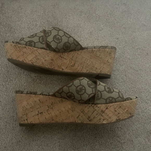 MK Signature Bundle - Picture 4 of 9